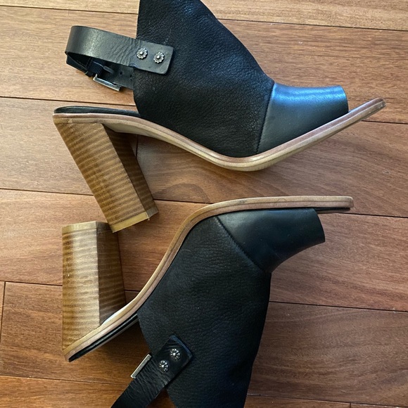 Size 9, Nine West, open toe, black leather, heal strap with 4” wooden healed - Picture 5 of 9